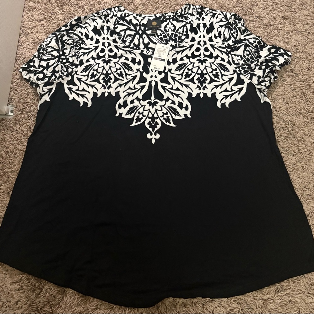 NWT JM Collection - Women's 3X Deep Black and White Printed Short Sleeve Top